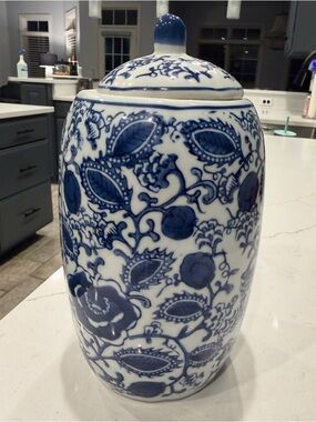 Vintage Classic Large Chinoiserie Temple Jar